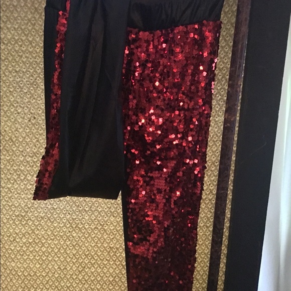 Red Square Sequin 👌🏼💋performance leggings❣️ - Picture 7 of 8